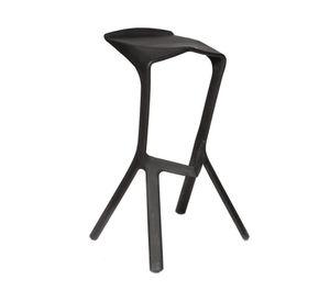Taburete bar plástico apilable negro