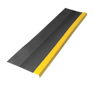 Nariz de grada estriada 150 cm negra amarilla
