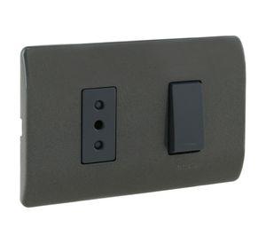 Placa armada interruptor 16A 9/12 + tomacorriente 10A 2P+T Génesis humo Schneider