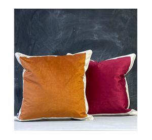 Cojín decorativo Pantone 471 velvet oxido 60x60 cm