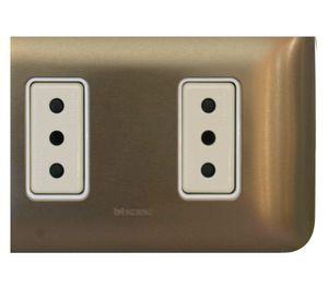 Toma doble 2 p+t 10 a nea titanio armada Bticino