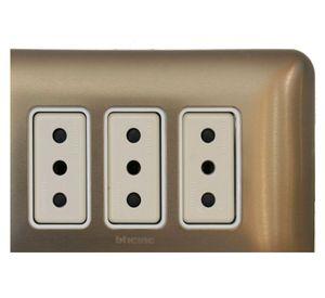 Toma triple 2 p+t 10 a nea  titanio armada Bticino