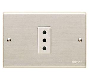 Enchufe hembra simple 10 a magic oxidal Bticino