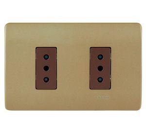 Placa armada tomacorriente doble 10A 2P+T Génesis dorado Schneider
