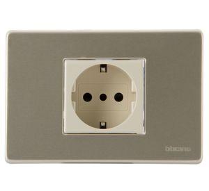 Enchufe hembra schuko embutido 10/16 amp aluminio Bticino
