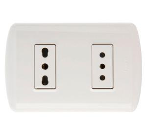 Enchufe doble toma 2 patas +  tierra 10 a/16 v Bticino