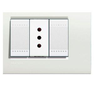 Toma simple 10A armado blanco Bticino