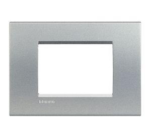 Placa rectangular 3 módulos tech Bticino