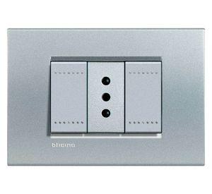 Toma simple 10A armado tech Bticino