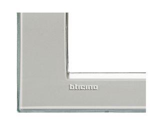 Placa 3 módulos Living gris humo Bticino