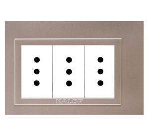 Placa armada tomacorriente triple 10A 2P+T Modular oro Kalop
