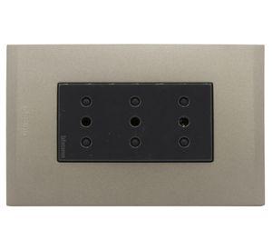 Placa armada tomacorriente triple 10A 2P+T Nóbile terra Bticino