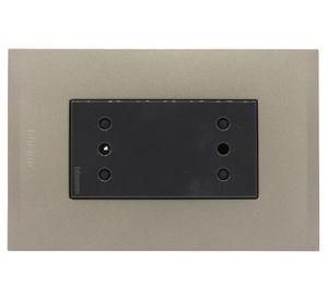 Placa armada tomacorriente dúplex 10A Nóbile café Bticino