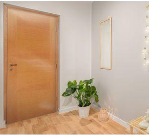 Puerta interior barnizada Milano Enchapada 80x200 cm Itma.