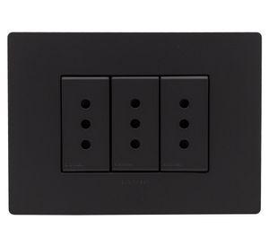 Toma corriente triple S33 10A 2500W noir mate