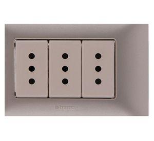 Toma corriente triple matix beige Bticino