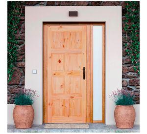 Puerta pino radiata 8 paneles nudo 75x210 cm