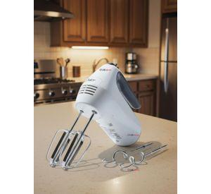 Batidora de mano Oster® Color blanca 6 velocidades y función turbo FPSTHM3532
