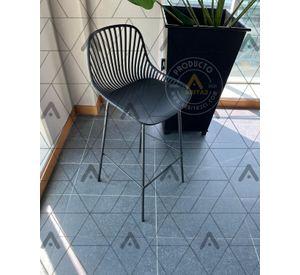 TABURETE O PISO MODERNO INDIANA CON ASIENTO DE POLIPROPILENO Y PATAS DE ACERO RESISTENTE PARA BAR