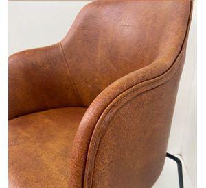 POLTRONA SITIAL LEAH ASIENTO CUERO SINTETITO CON BASE NEGRA
