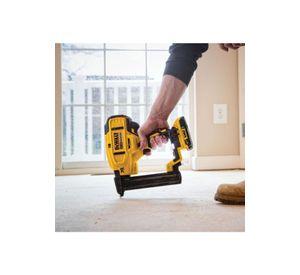 CLAVADORA DEWALT 1 1/4 A 1 1/2 20V BRUSHLES DCN681 NO INCLUYE BATERIA NI CARGADOR