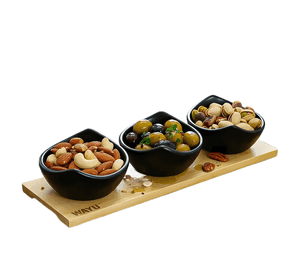 De bowls de cerámica para aperitivos con bandeja de bambú