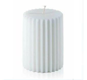 Velas Decorativas Blancas y Beige Diseño Elegante y Minimalista