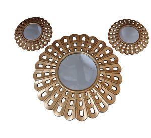 Set de Espejos Decorativos Gotico en forma de Ataud  Color Dorado 3 Piezas