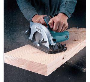Sierra Circular 190mm (7-1/2) Makita 1050W M5802B