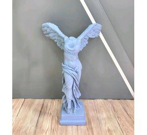 Estatua de Diosa con Alas Azules