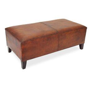 Banca Ranchi hecha de cuero y madera de mango.