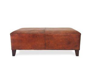 Banca Ranchi hecha de cuero y madera de mango.