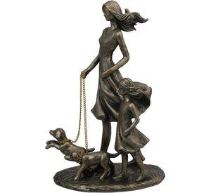 Figura Decorativa Madre E Hija Con Mascota Gold