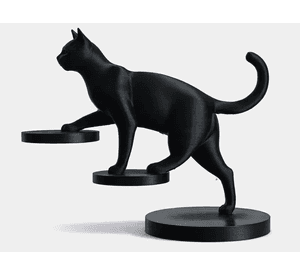 Estatua de gato equilibrado