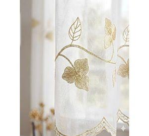 JUEGO DE 2 VISILLOS BORDADOS – ELEGANCIA FLORAL Y CLARIDAD NATURAL PARA EL HOGAR 01