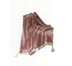 MANTA CON BORLAS DECORATIVA  Y ESTAMPADO GEOMETRICO DE ROMBO COLOR BURDEO