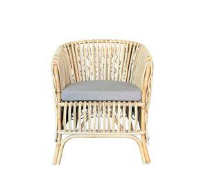 Sitial Nuzi de Rattan Natural con Cojin Gris para Living y Dormitorio