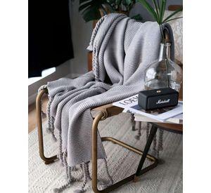 MANTA CON FLECOS DE SOGA TRENZADOS CHENILLE COLOR GRIS
