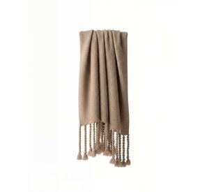 MANTA CON FLECOS DE SOGA TRENZADOS CHENILLE COLOR CAFÉ CLARO
