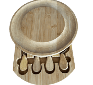 Tabla de aperitivo de madera redonda con cuchillos