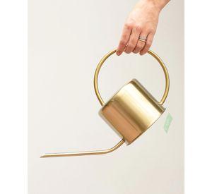 Regadera para plantas dorada