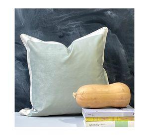 Cojín 60x60 cm Pantone 559 menta crudo