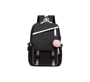 Mochila urbana escolar con interfaz USB auxiliar color negro