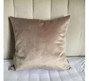 COJIN DECORATIVO DISEÑO SUAVE BEIGE 60X60 RELLENO