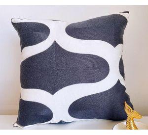 cojin bordado gris