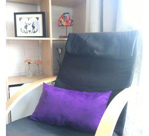 COJIN DECORATIVO DISEÑO SUAVE MORADO 50X30 RELLENO