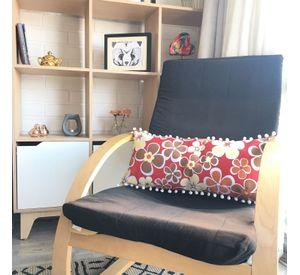 COJIN DECORATIVO DISEÑO PON PON ROJO 62X28 RELLENO