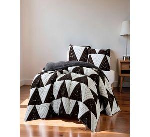 COBERTOR DE JACQUERD KING  COLOR BLANCO CON NEGRO
