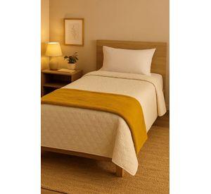 Pack Quilt + Piecera Mostaza Estilo Hotel AnnGebut Textiles
