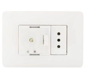Placa armada toma corriente + luz emergencia Bticino